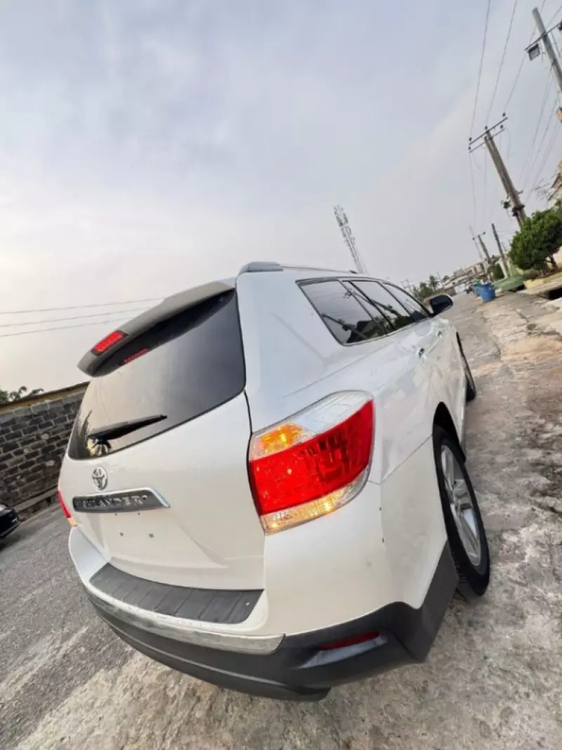 Toyota Highlander   - 2013