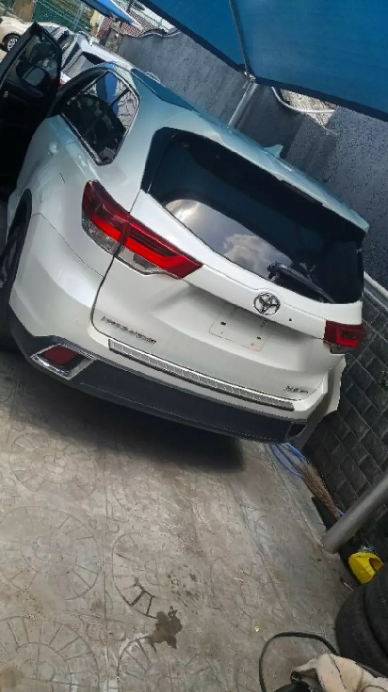 Toyota Highlander   - 2017