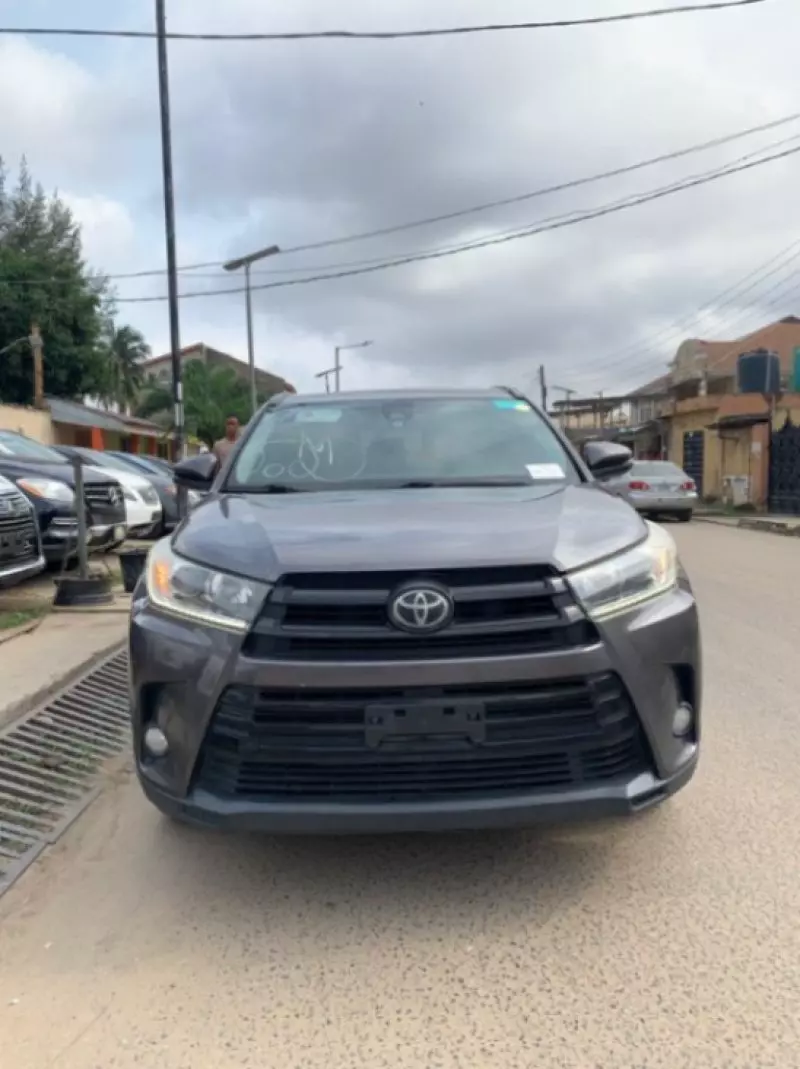 Toyota Highlander   - 2017