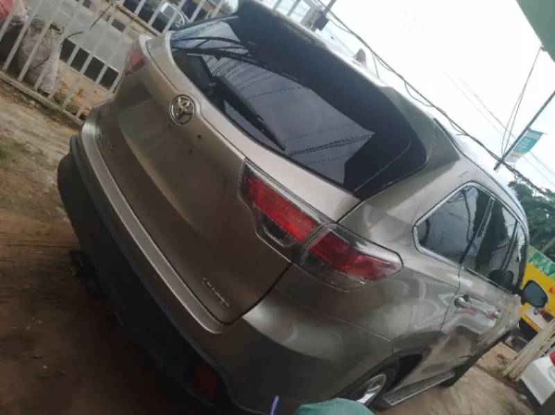 Toyota Highlander   - 2015