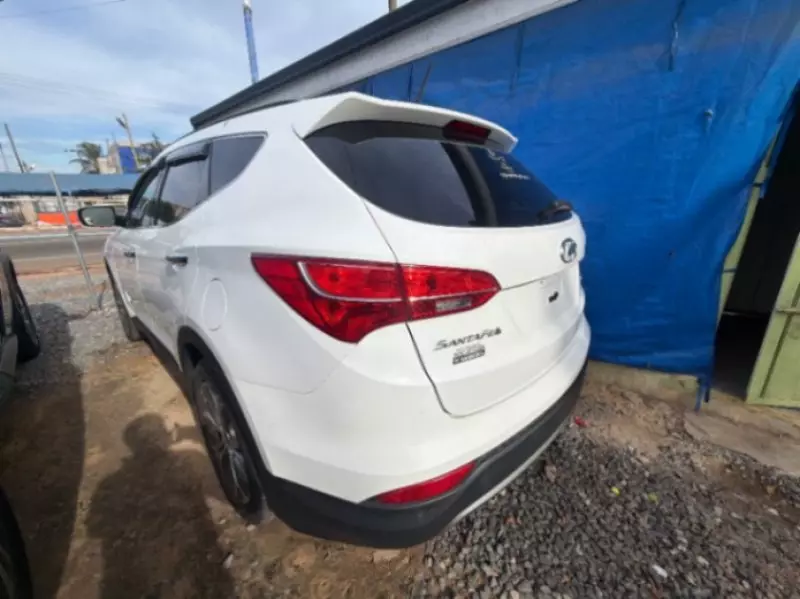 Hyundai Santa Fe   - 2015