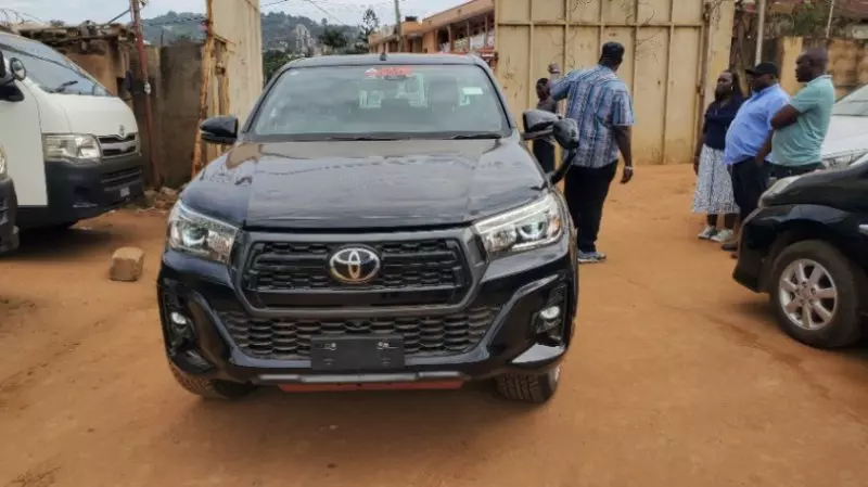 Toyota Hilux   - 2019