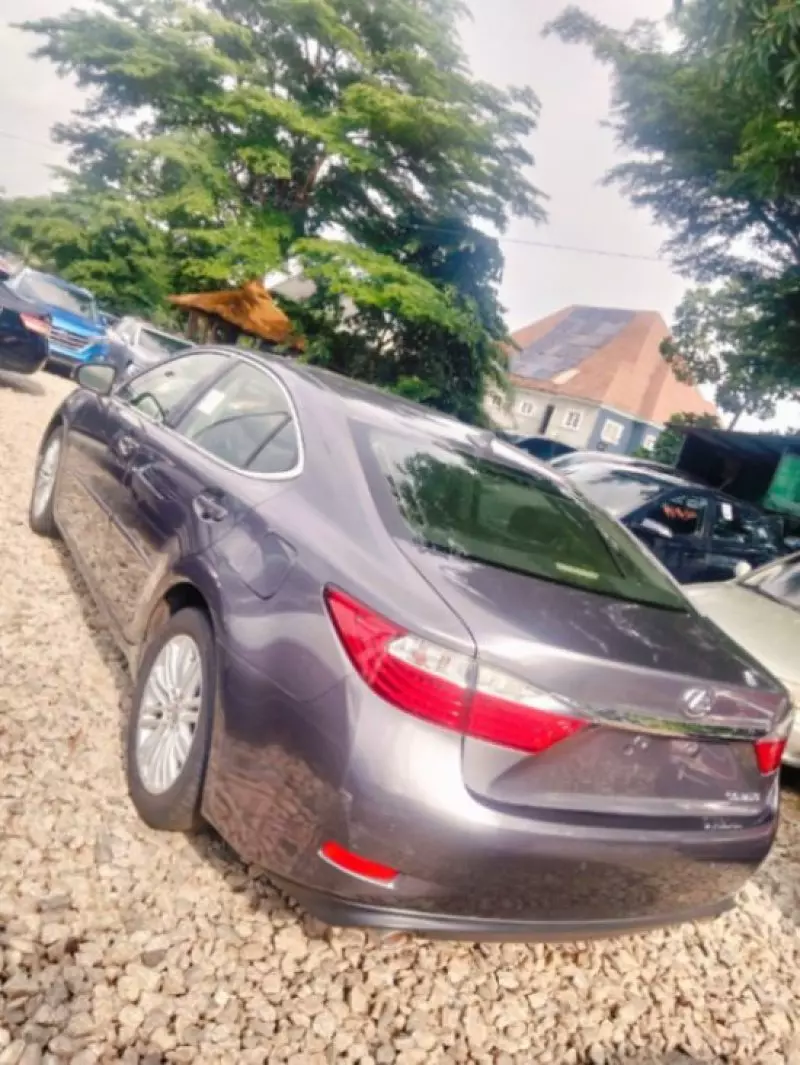 Lexus ES   - 2013