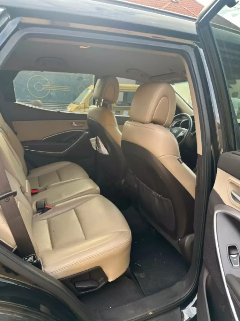 Hyundai Santa Fe   - 2015