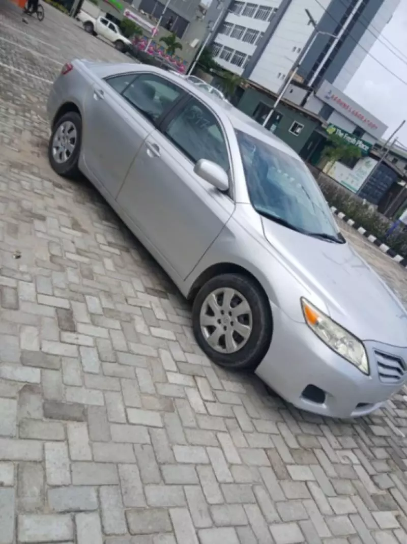 TOYOTA Camry - 2011