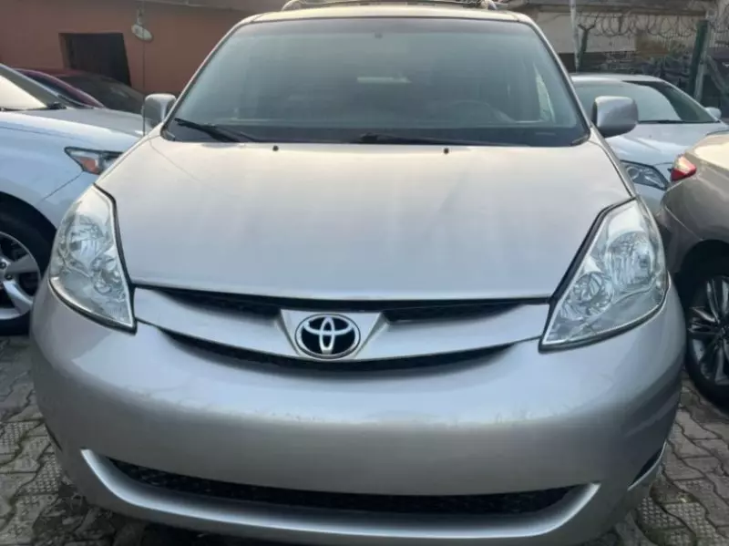 Toyota Sienna   - 2007