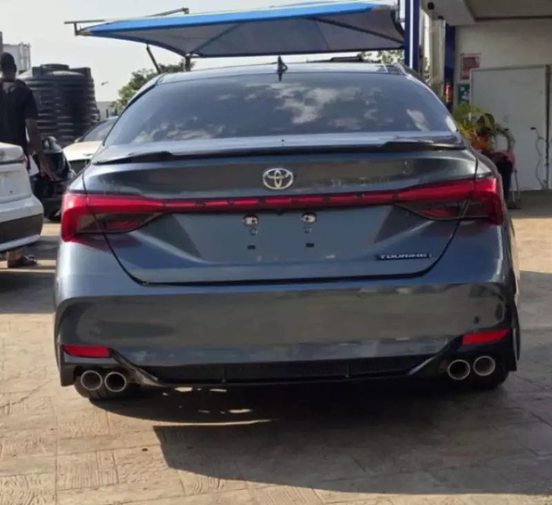 Toyota Avalon   - 2022