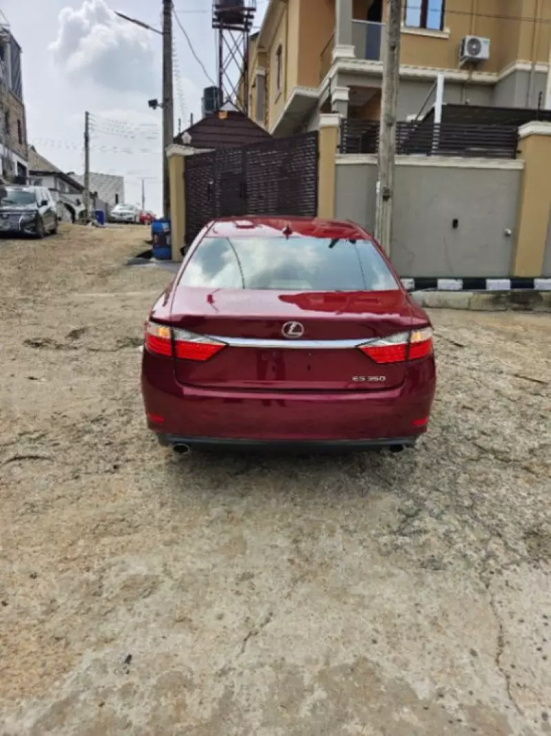 Lexus ES   - 2014