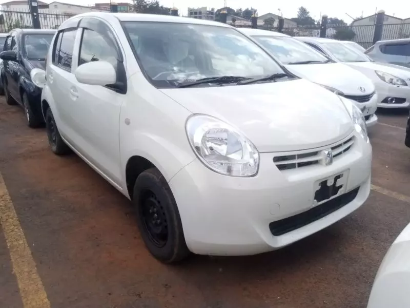 Toyota Passo   - 2012