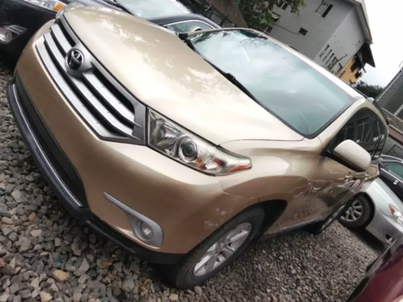 TOYOTA Highlander   - 2011