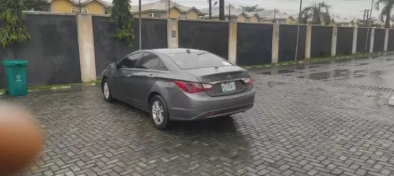 Hyundai Sonata   - 2011