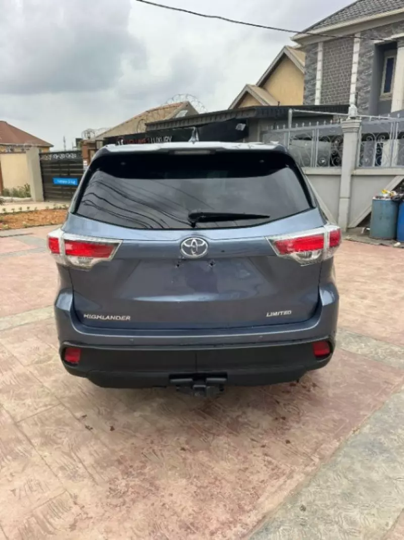Toyota Highlander   - 2014