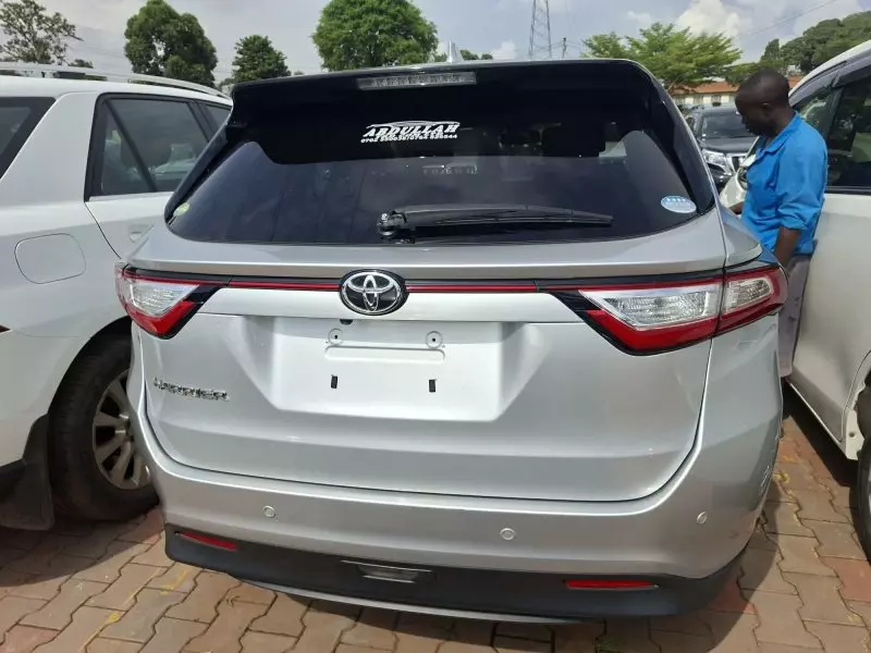 Toyota Harrier   - 2017