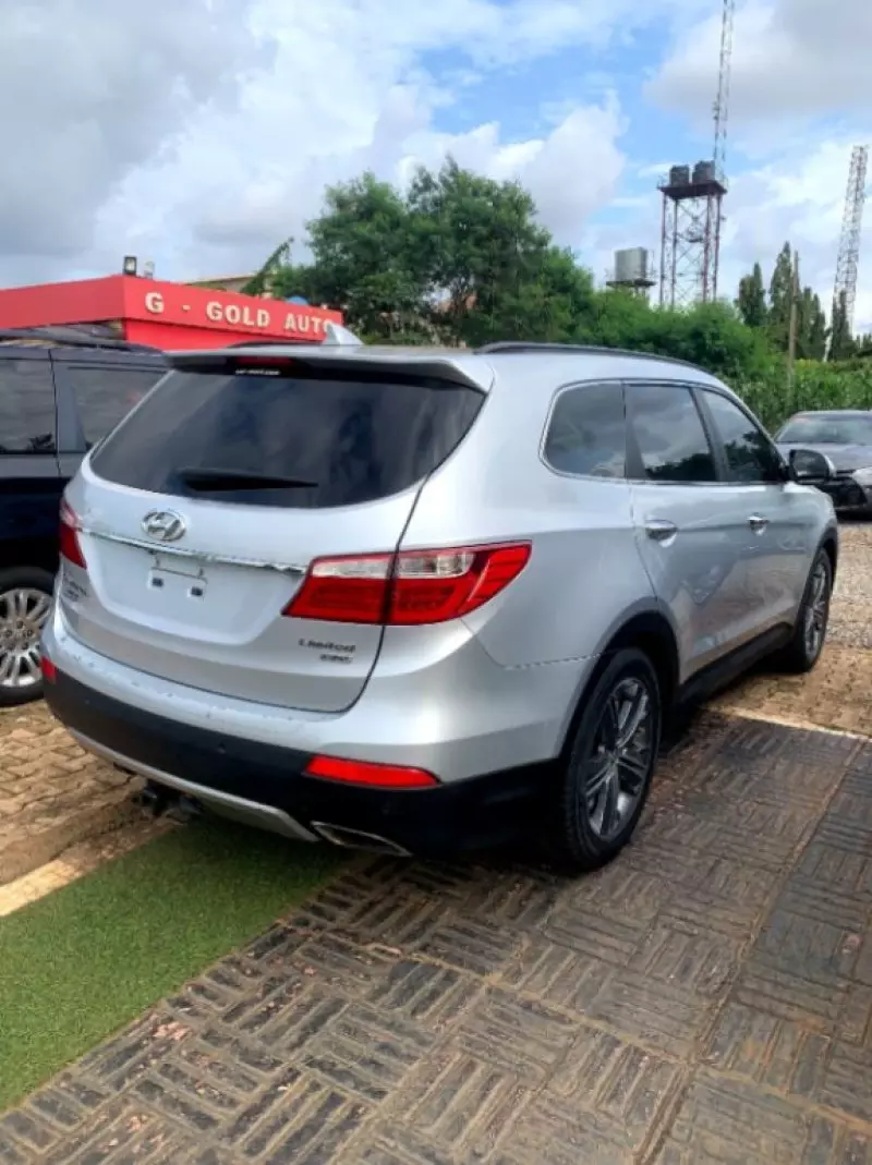 Hyundai Santa Fe   - 2015