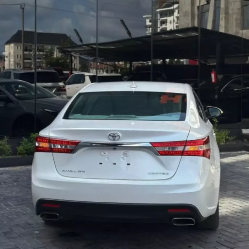 Toyota Avalon   - 2013