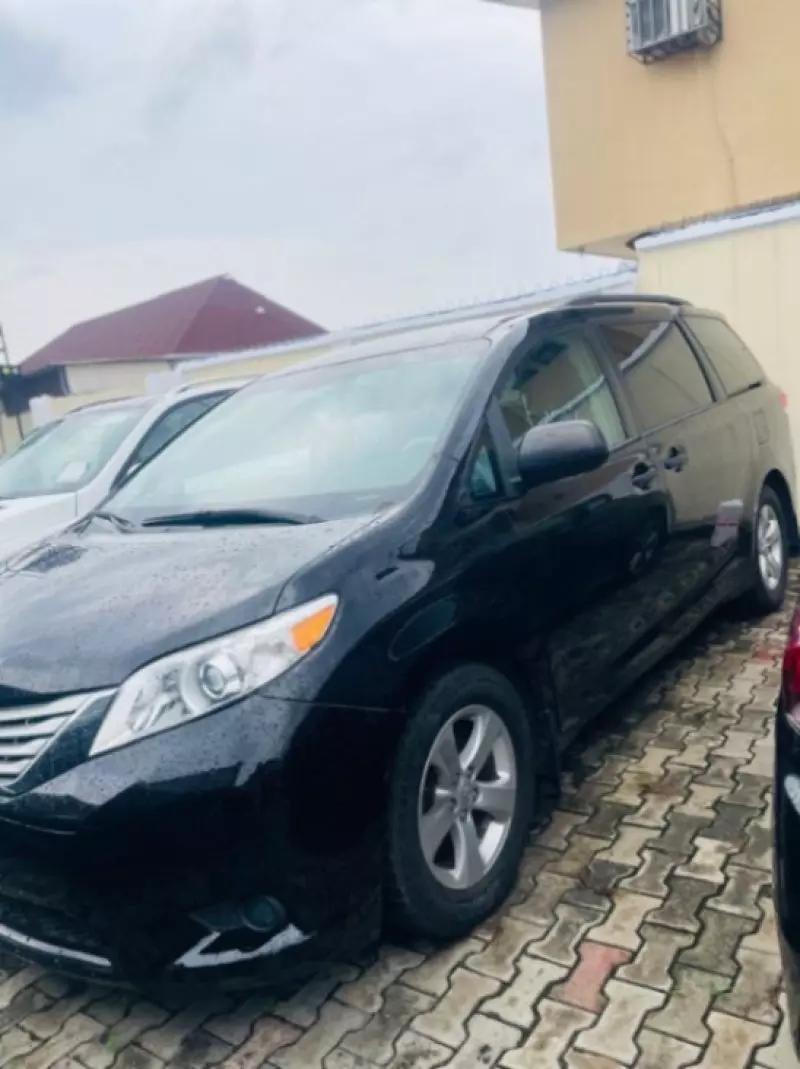 Toyota Sienna   - 2013