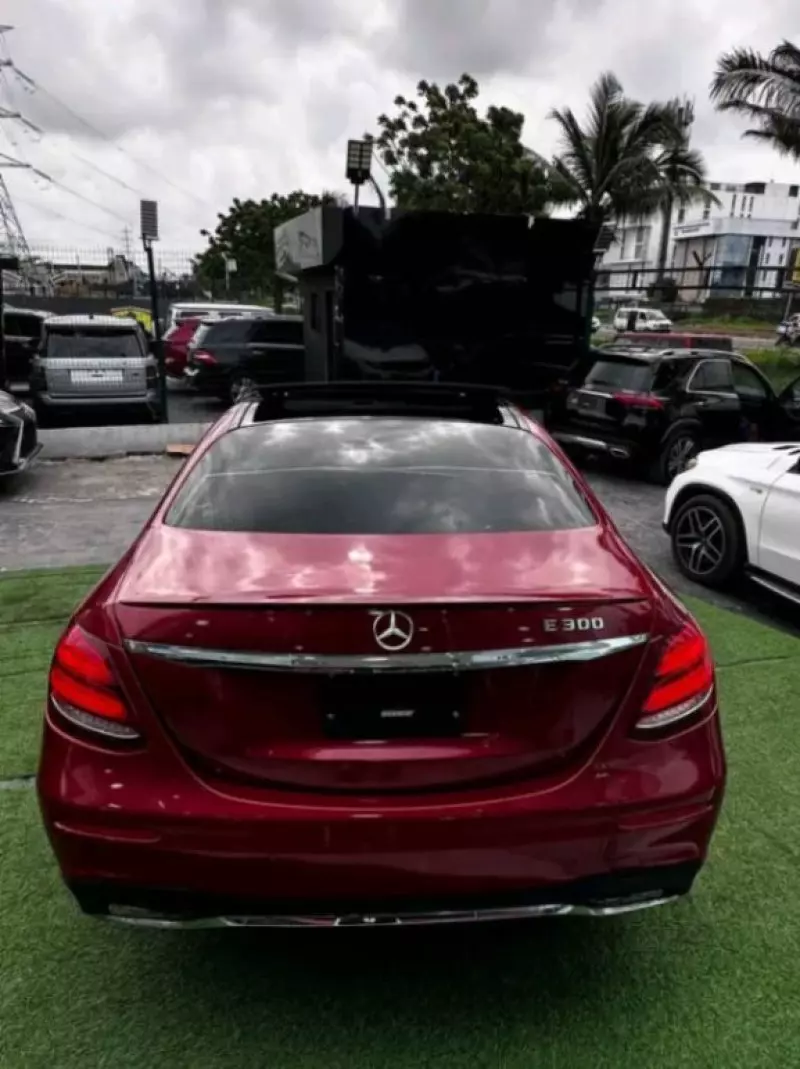 Mercedes-Benz E 300   - 2017