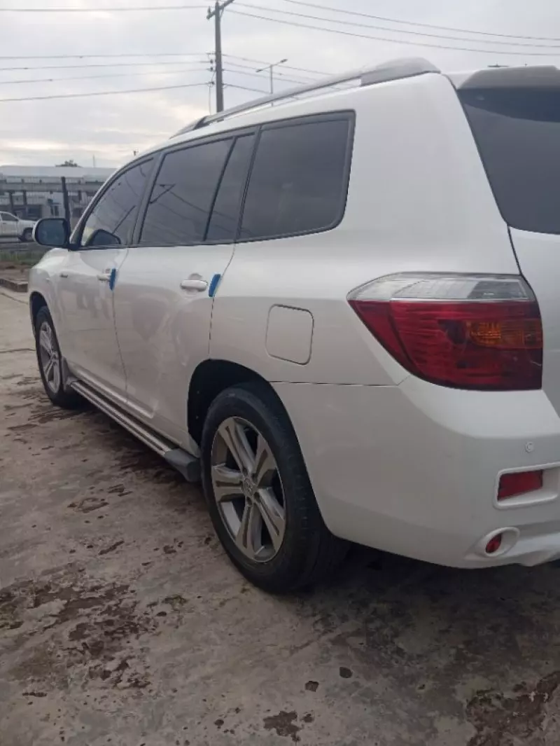 Toyota Highlander   - 2013