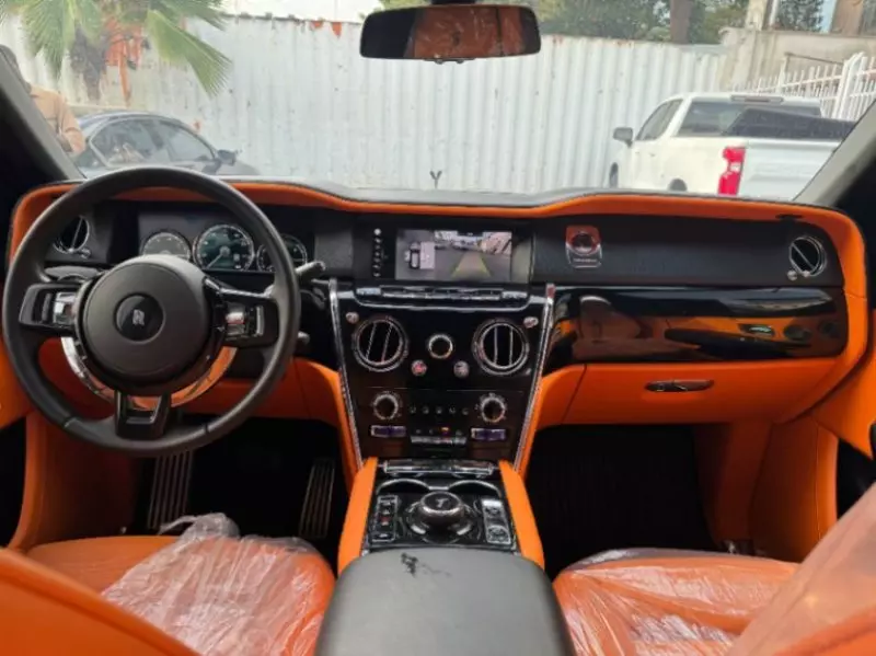 Rolls-Royce Cullinan - 2023