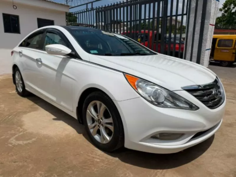Hyundai Sonata   - 2013
