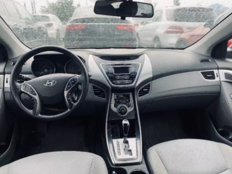 Hyundai Elantra   - 2013