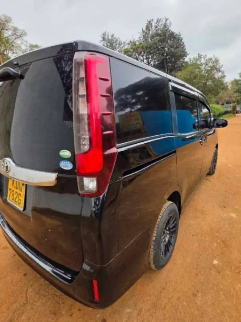 TOYOTA Noah   - 2016