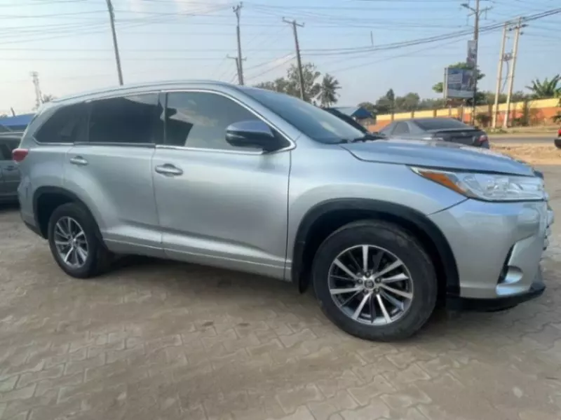 Toyota Highlander   - 2017