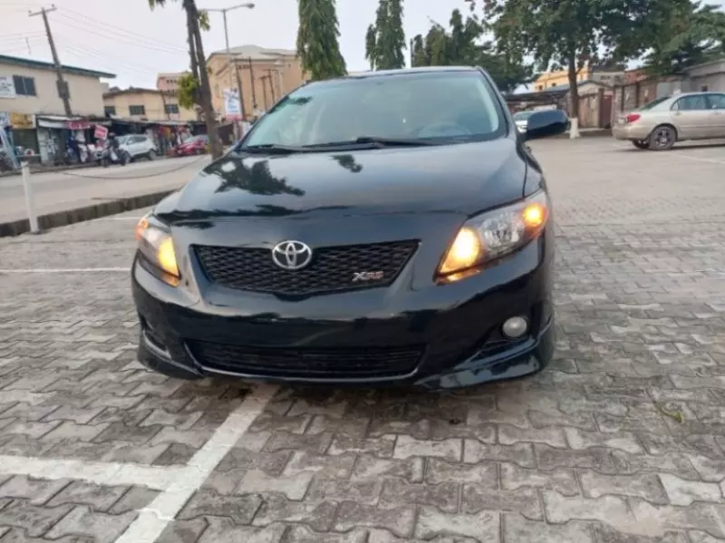 Toyota Corolla   - 2009