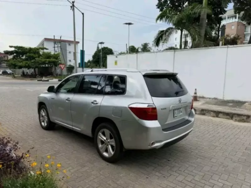 Toyota Highlander   - 2009