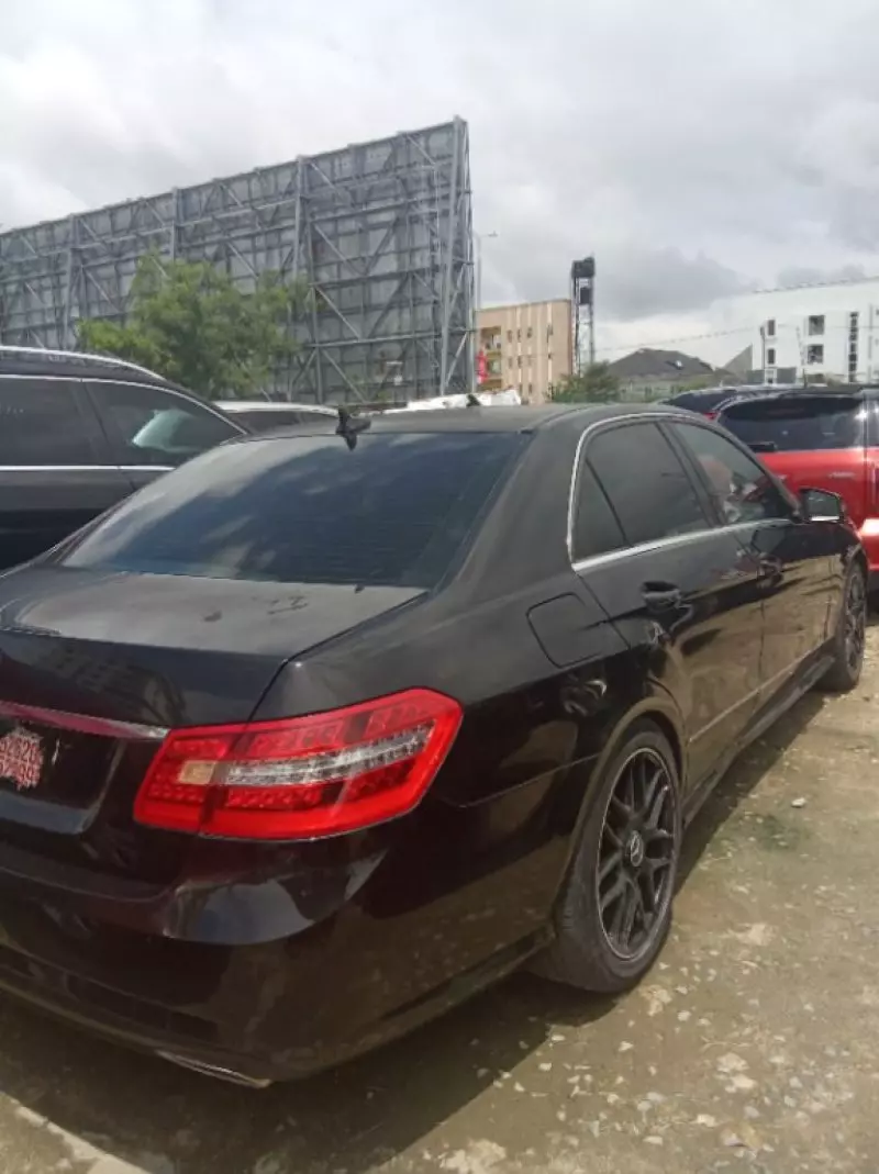 Mercedes-Benz E350   - 2011