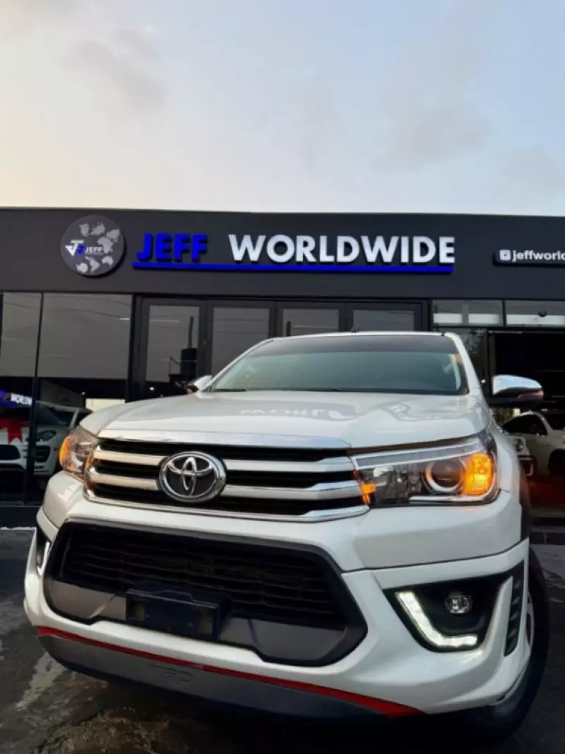 Toyota Hilux   - 2019