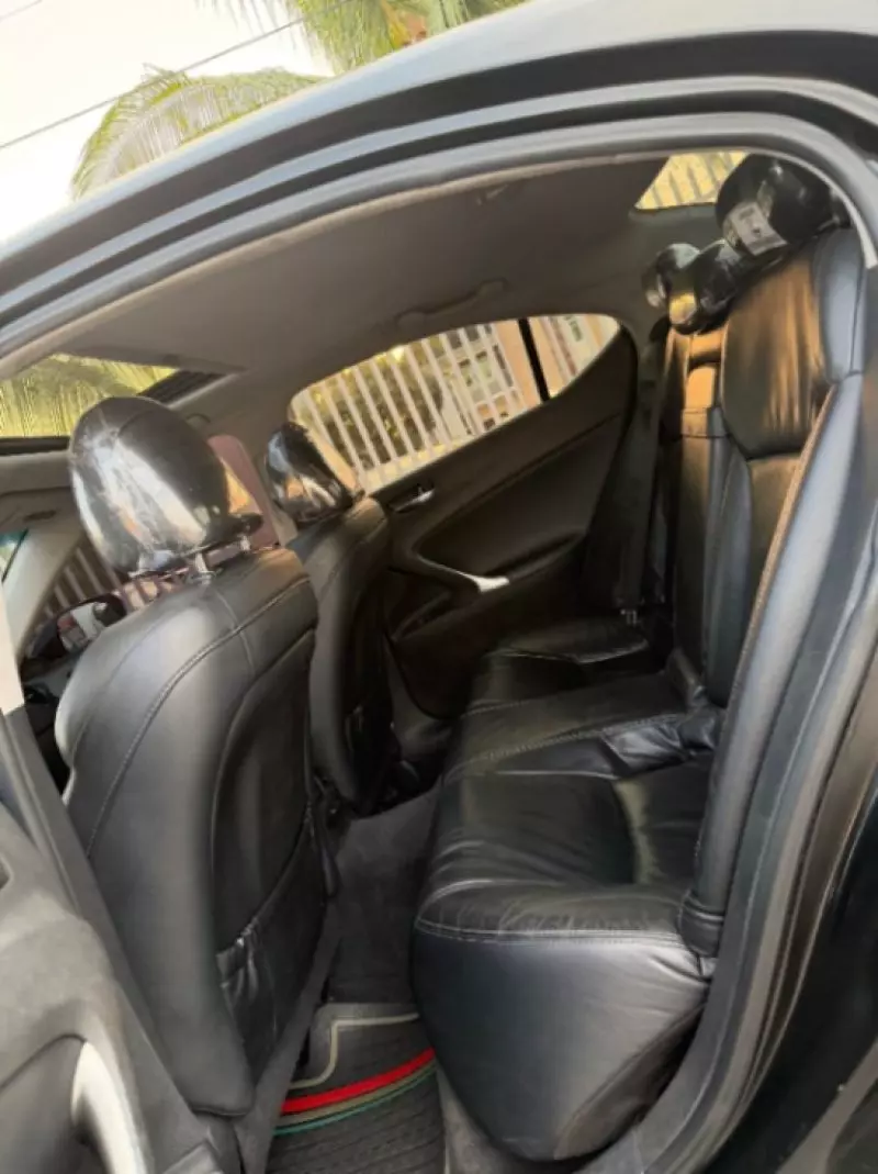 Lexus IS   - 2010