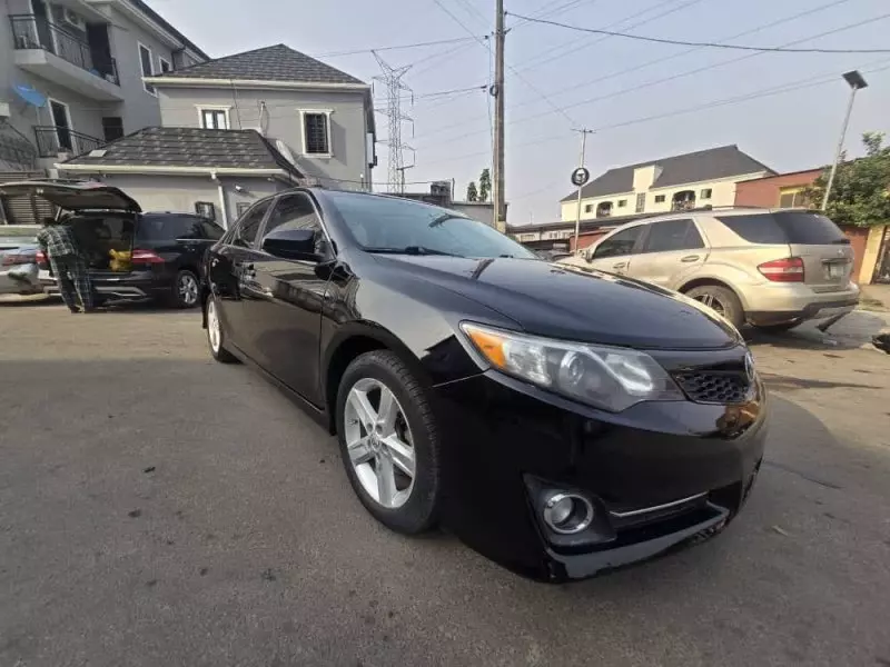 TOYOTA Camry - 2014