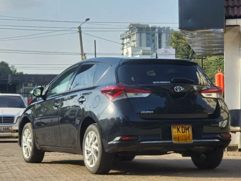 TOYOTA Auris   - 2016