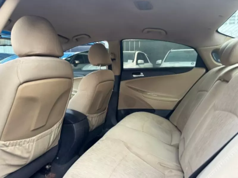 Hyundai Sonata   - 2011