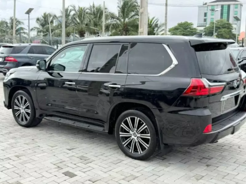 Lexus LX 570   - 2018