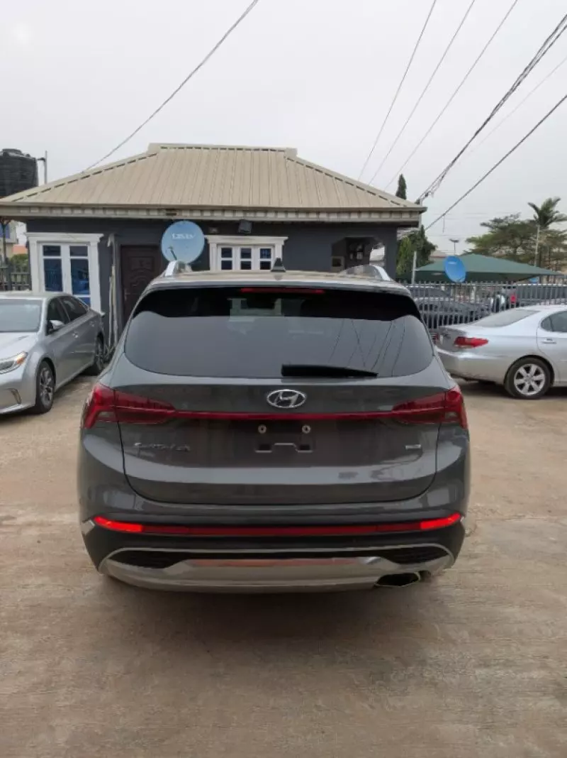 Hyundai Santa Fe   - 2023