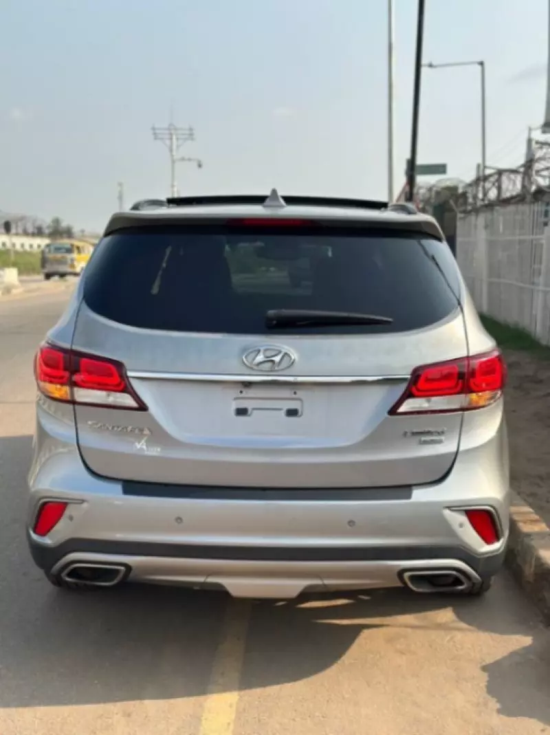 Hyundai Santa Fe   - 2017