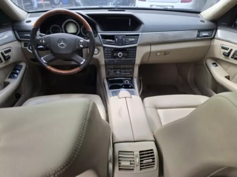 Mercedes-Benz E350   - 2010