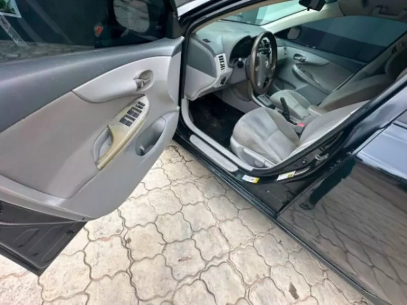 TOYOTA Corolla   - 2010