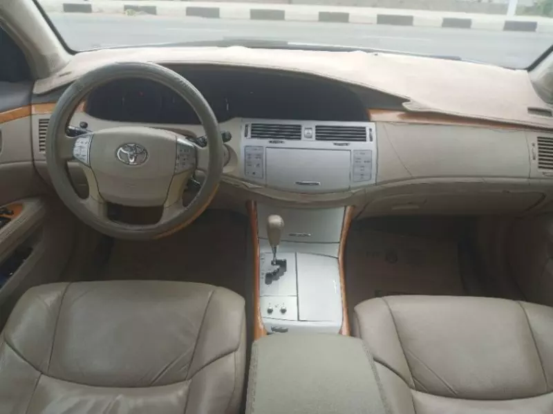 Toyota Avalon - 2005