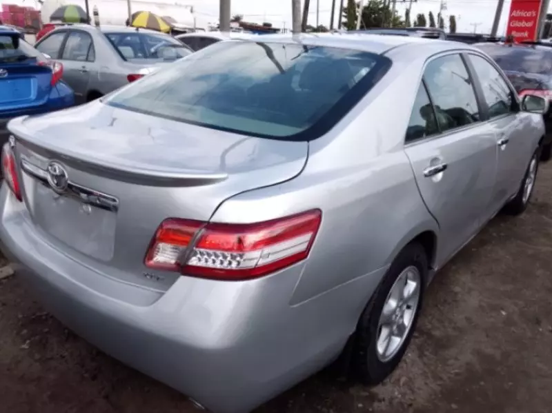 TOYOTA Camry   - 2010