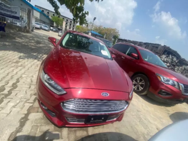 Ford Fusion   - 2016