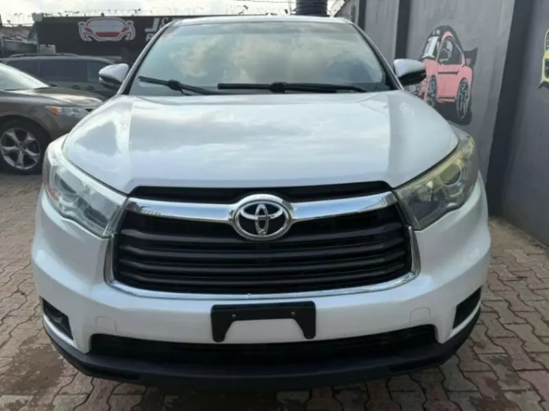 Toyota Highlander   - 2016