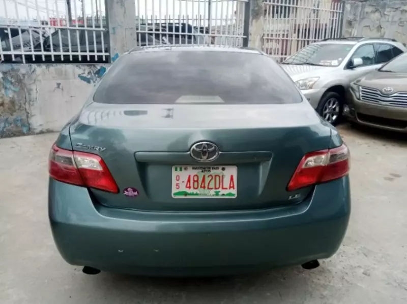 Toyota Camry   - 2009