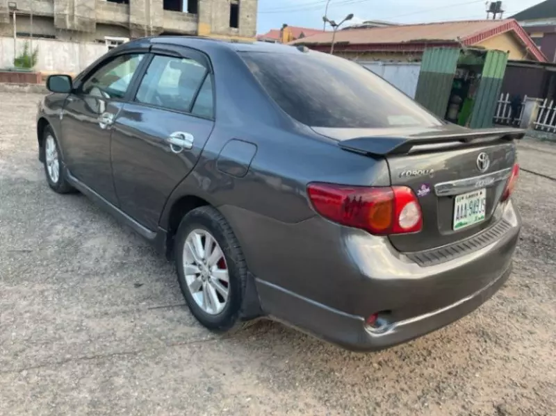 Toyota Corolla   - 2010