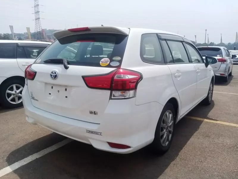 Toyota Fielder hybrid    - 2016