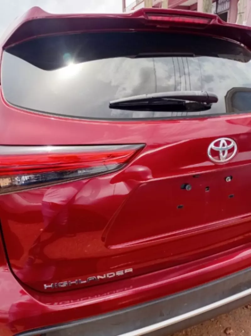 Toyota Highlander   - 2021