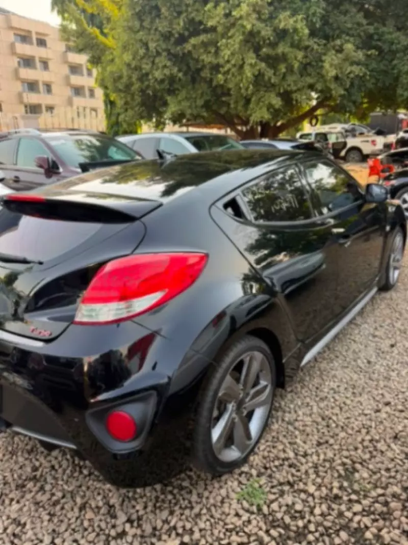 Hyundai Veloster   - 2013