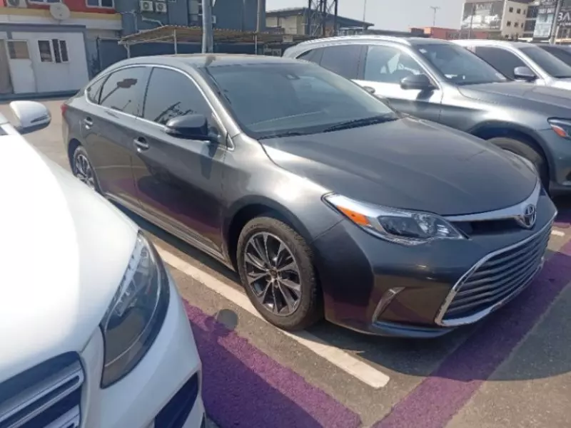 Toyota Avalon   - 2016